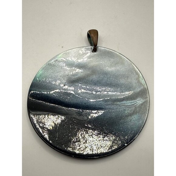 Round Metal Pendant With Gradient Silver & Black Finish - Picture 2 of 3
